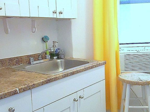 4th image of 161 E 96th St APT 3D