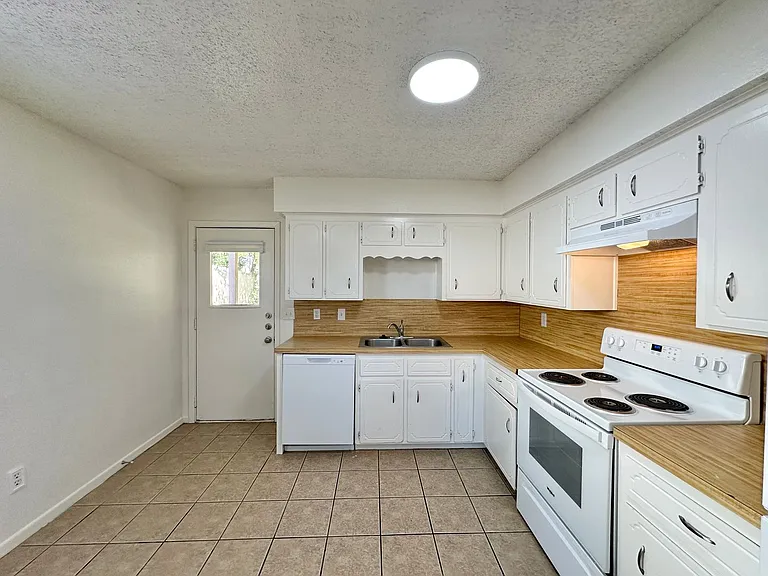 219 E Beeline Ln — Photo 9