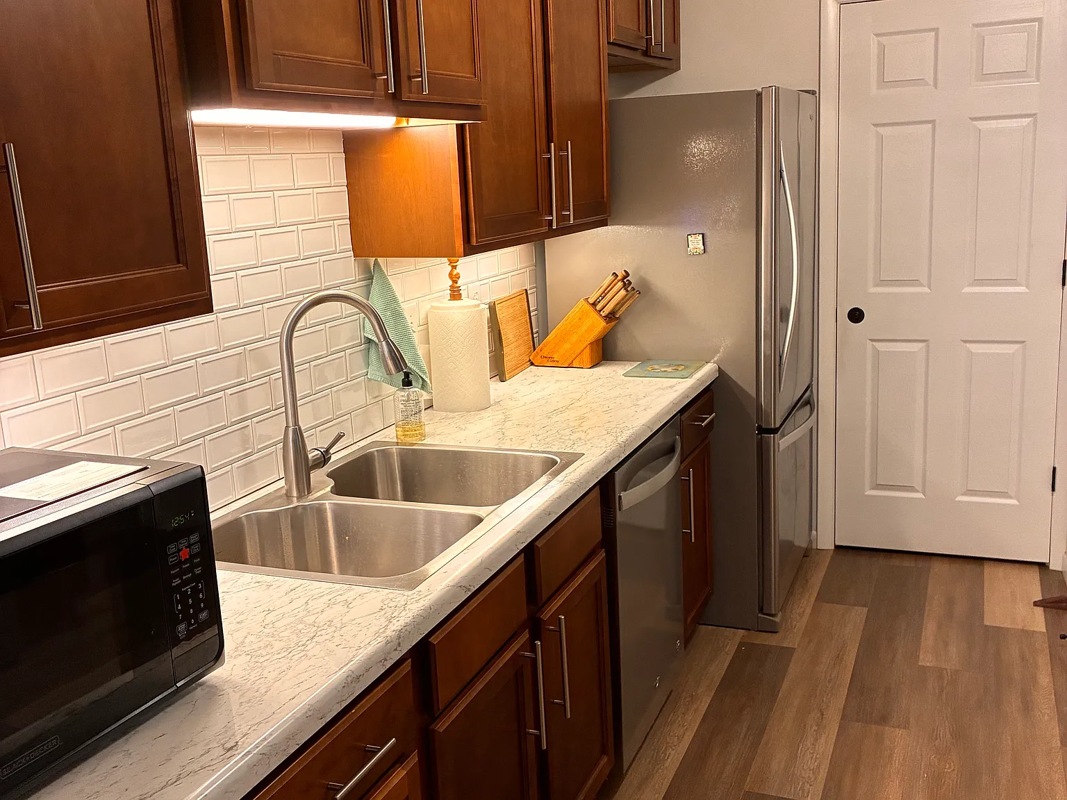 1 bed, 1000 sqft, $1,595 — Photo 2