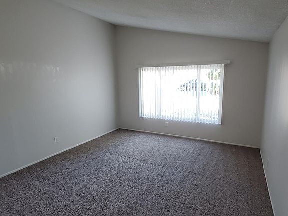 5th image of 15038 Hiawatha St