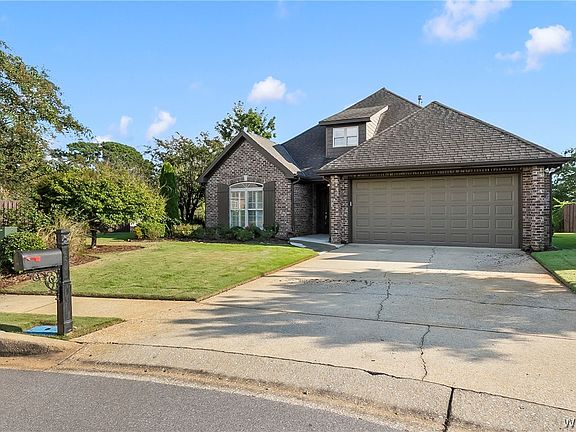 2nd image of 2401 Maple Ridge Dr