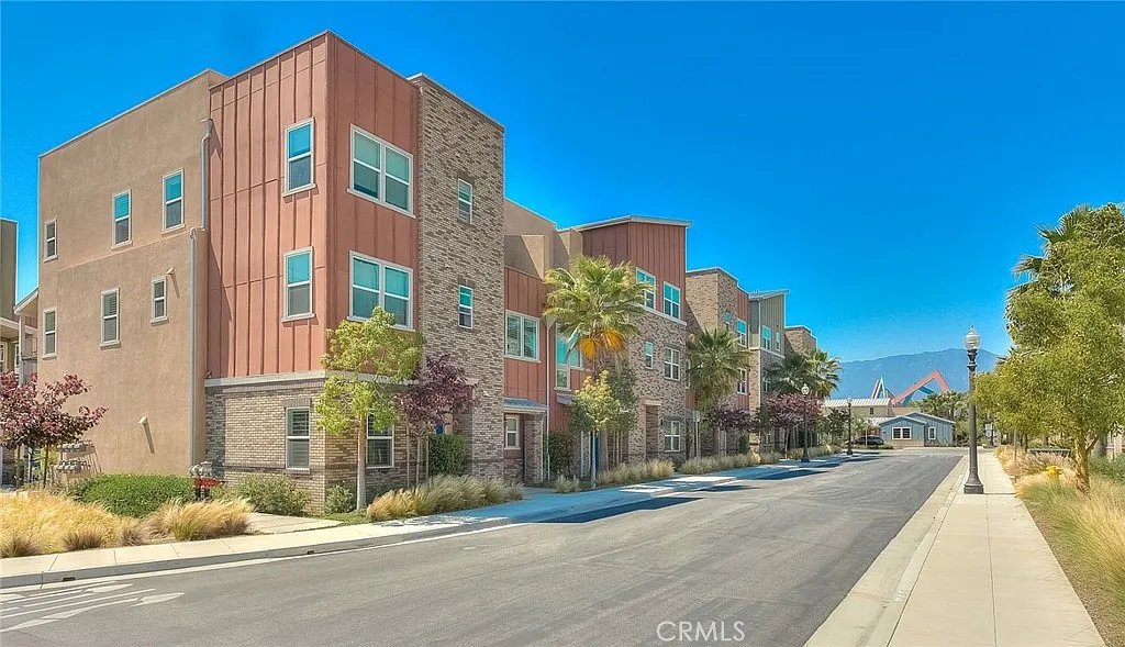 2 bed, 2.5 bath, 1434 sqft, $3,150 — Photo 2