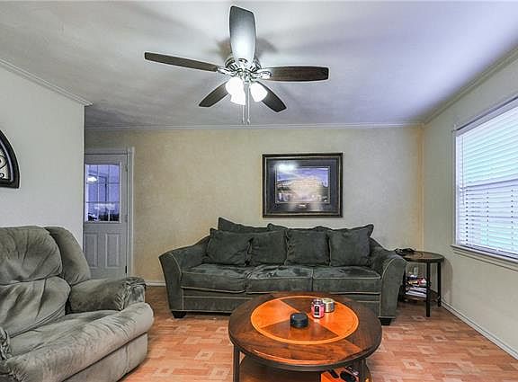 5th image of 1710 Foster Dr