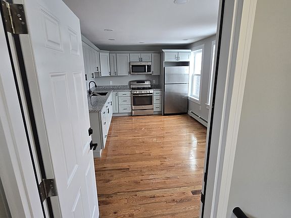 2nd image of 167 Rockland St #3