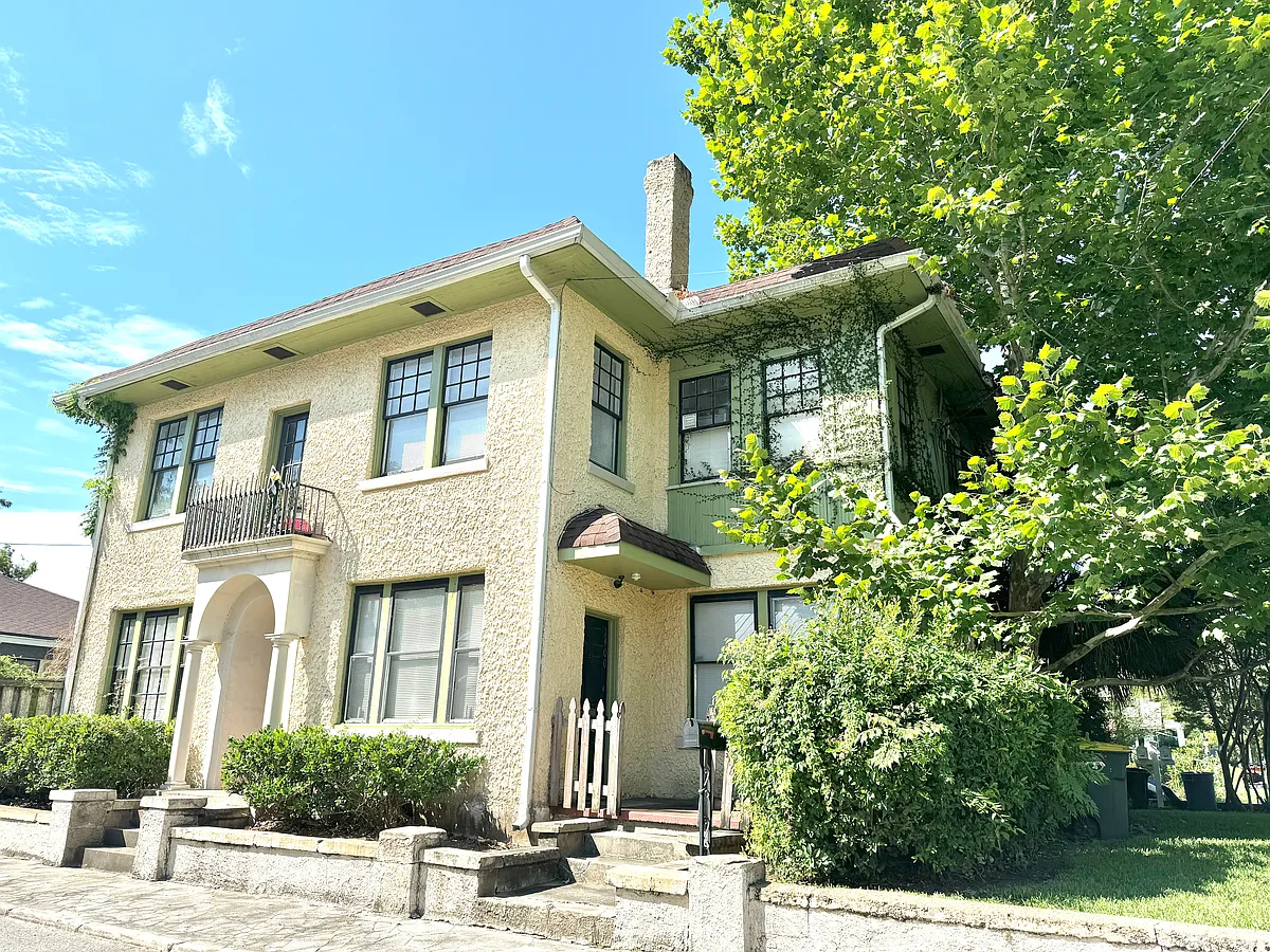 Building Photo - 1400 James St #B