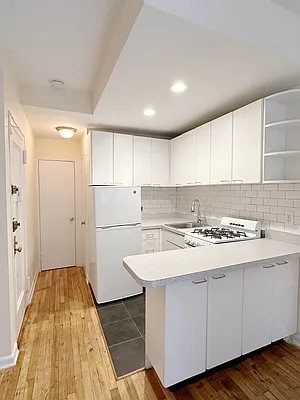 Rented by City Connections Realty | media 8