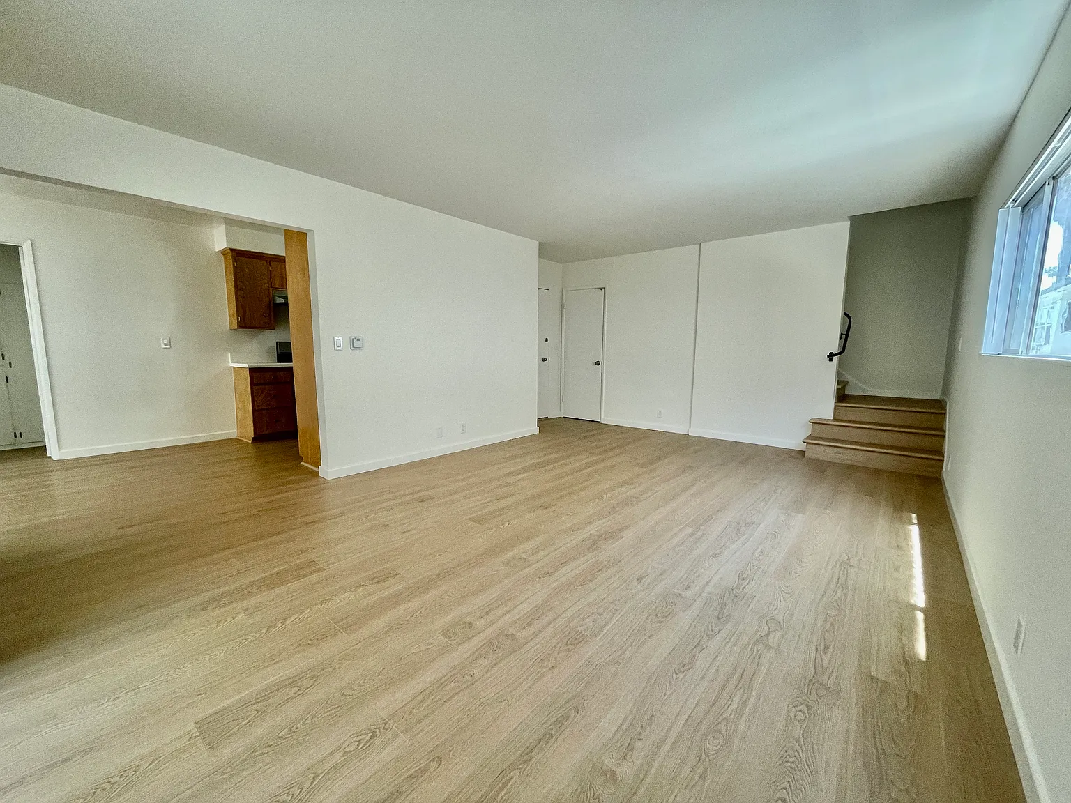 2 bed, 1.5 bath, 1400 sqft, $2,695 — Photo 2