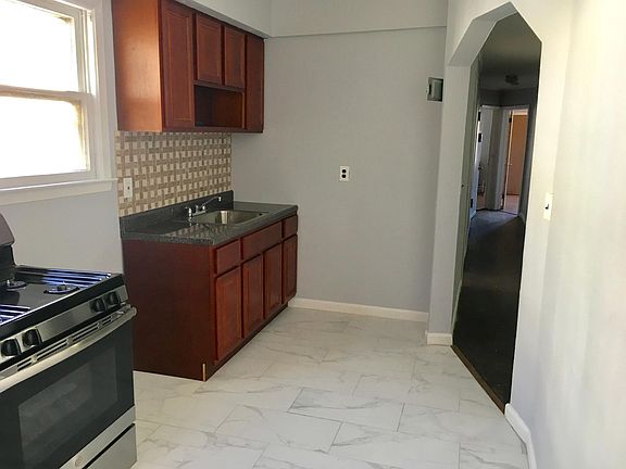 4th image of 129 Saratoga Ave #1