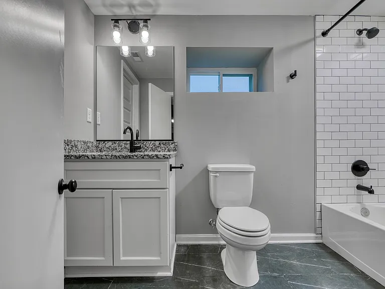 6722 Brentwood Ave #1B — Photo 11