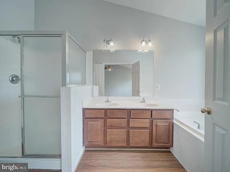 8241 Humphrey Ln — Photo 34