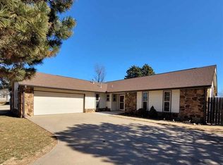 1912 Lake View Dr, Perry, OK 73077