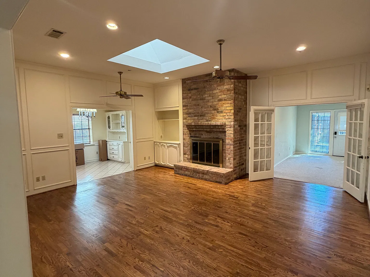 4 bed, 2.5 bath, 2208 sqft, $4,900 — Photo 4