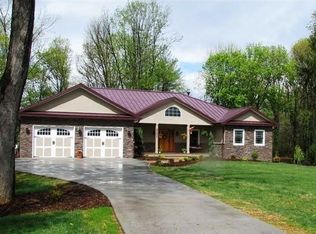 1755 Red Top Orchard Rd, Waynesboro, VA 22980