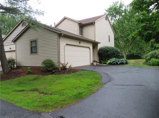 7252 Hills And Dales Rd NW, Canton, OH 44708