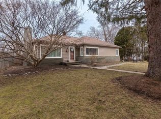 32 Fair Oaks Dr, East Rochester, NY 14445