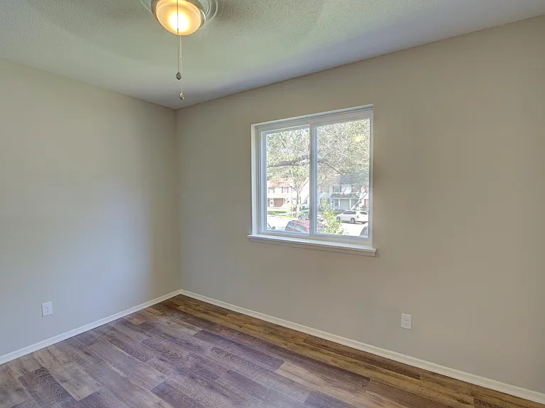 2114 Swift Ave — Photo 9