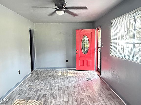 5th image of 2904 Woodside Dr