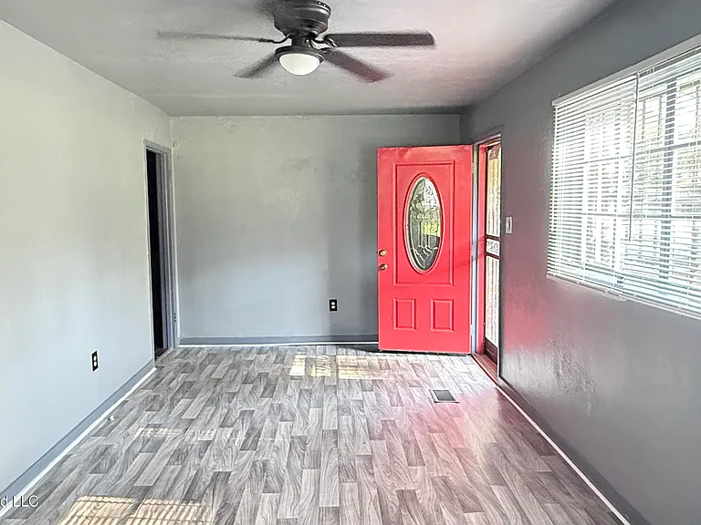 2904 Woodside Dr — Photo 5