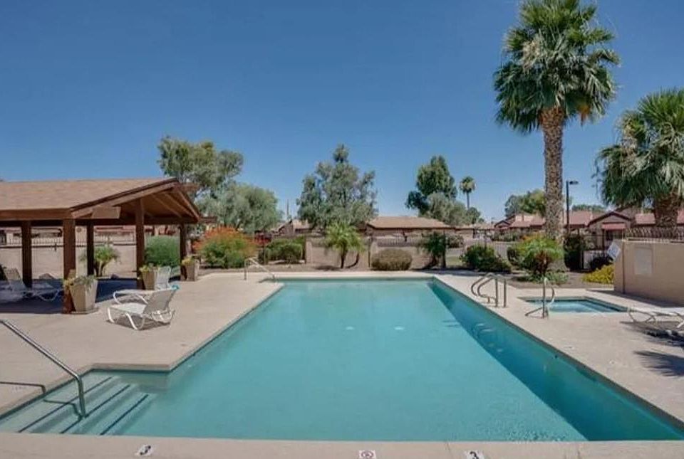 1st image of 907 S Lola Ln