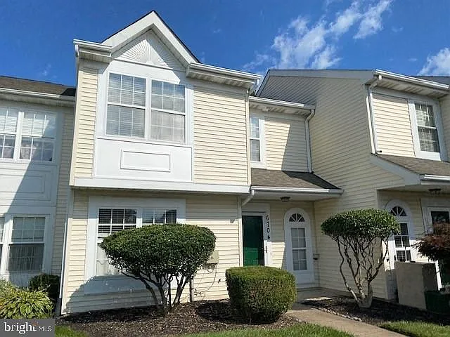 6704 Colonial Ct — Photo 1