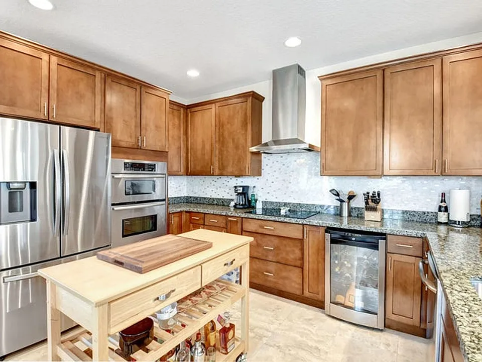 122 SW 1st Ave