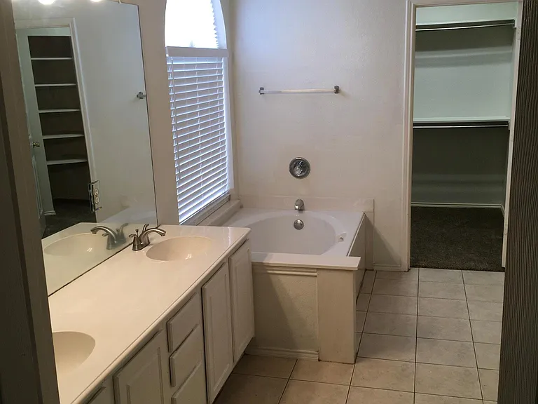 8408 Orleans Ln — Photo 6
