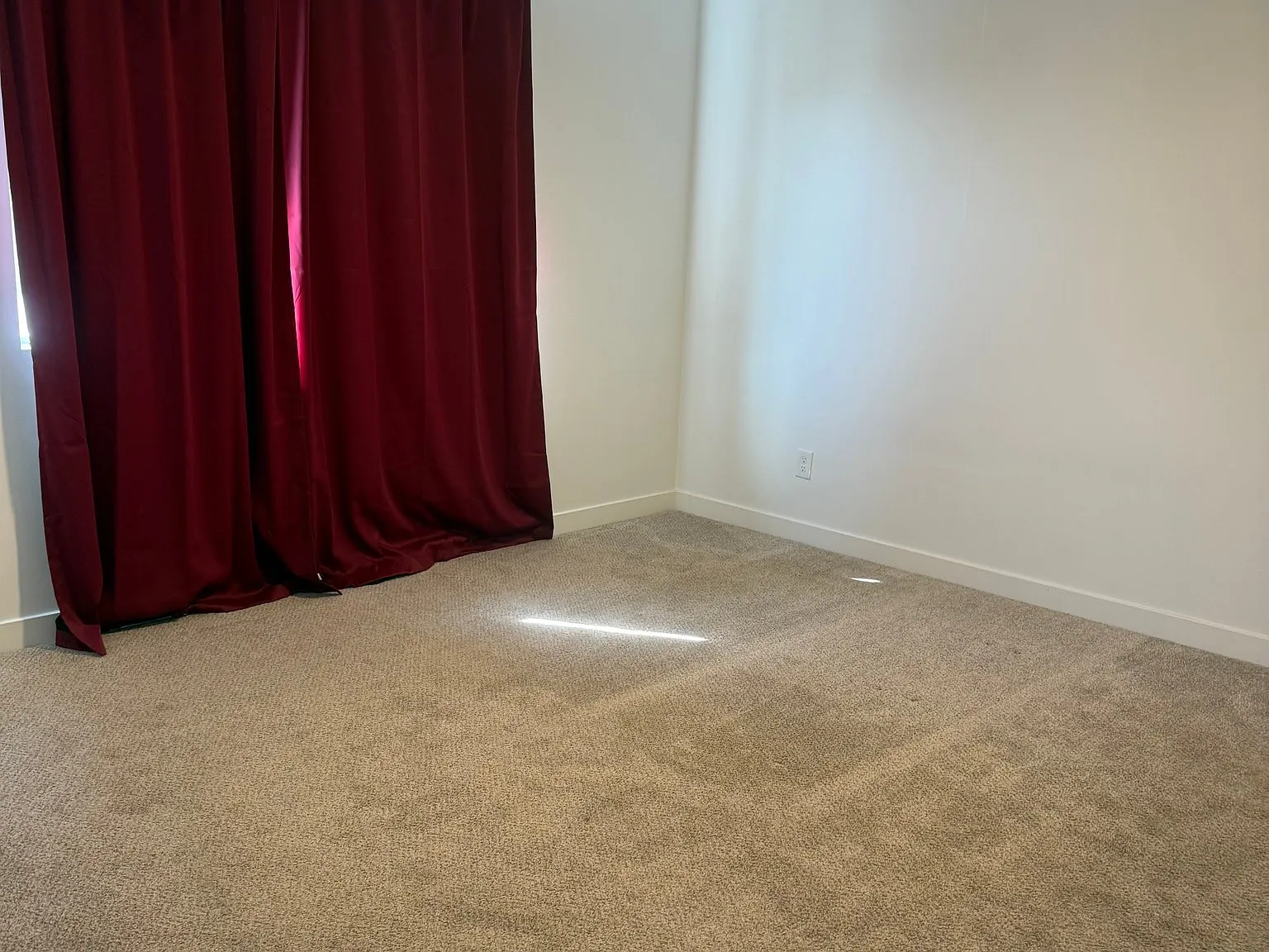 New 4 beds 2.5 baths located in a Quiet Roy neighborhood. — Photo 4