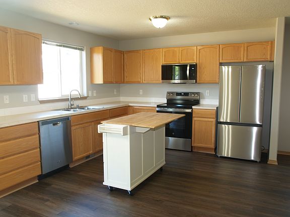 Spacious Kitchen w/ New Appliances