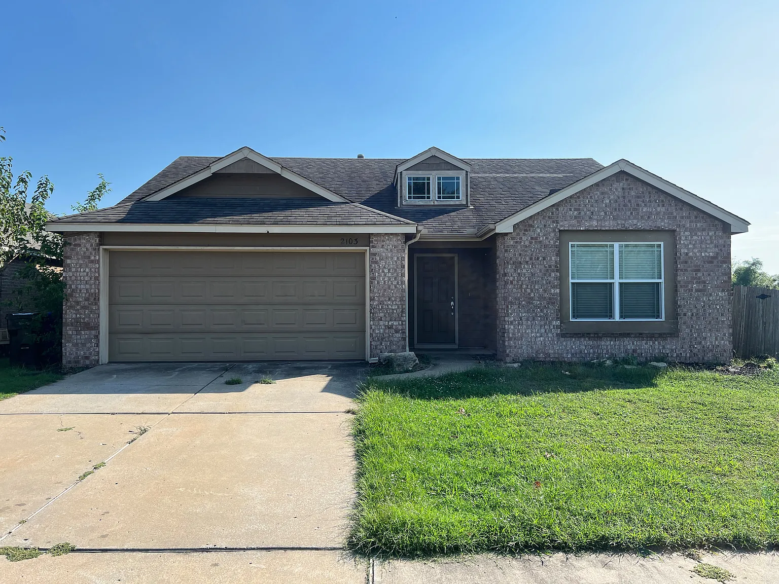 3 bed, 1400 sqft, $1,650 — Photo 1