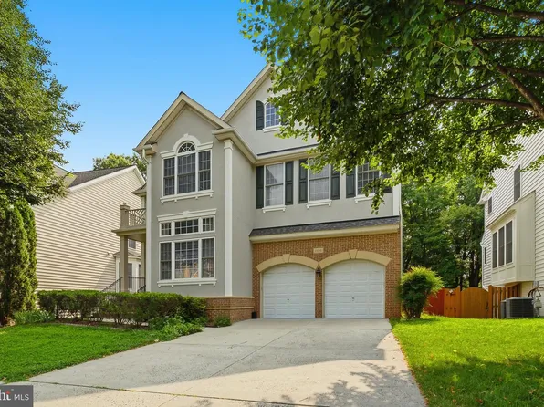 3945 Highland Oaks Dr, Fairfax, VA 22033