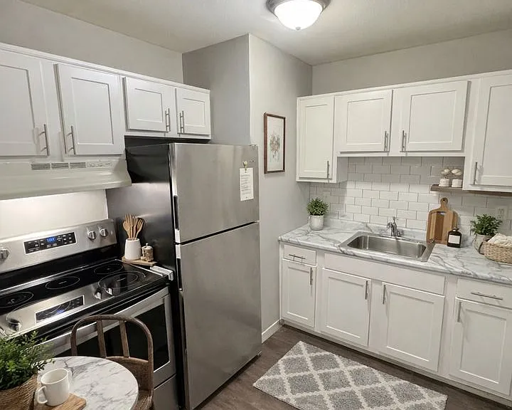 5640 Pardee — Photo 1