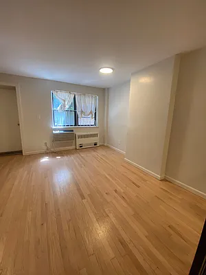 Rented by Peter R. Hungerford, LREB | media 28