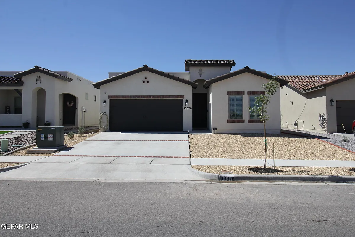 Building Photo - 13878 Paseo Central Ave