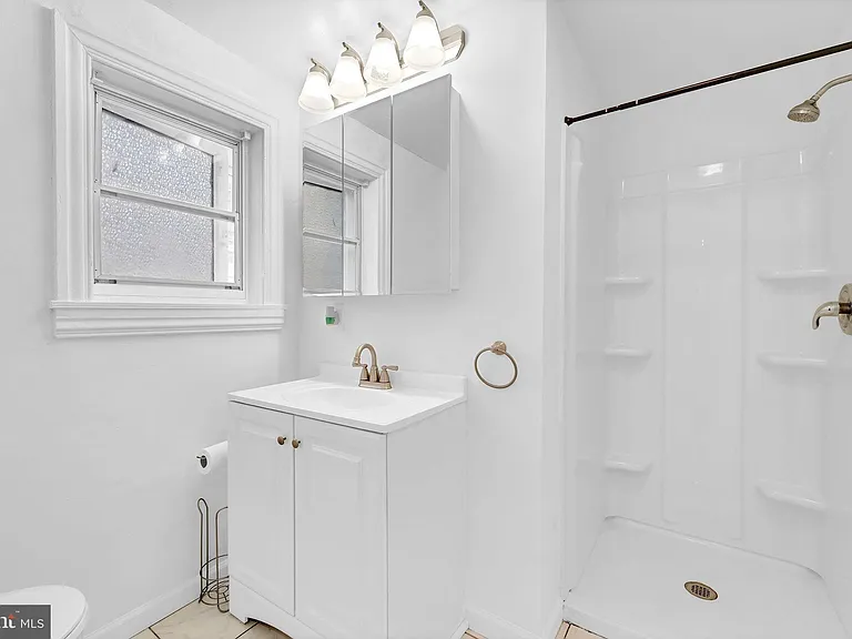 28 W Airy St — Photo 25