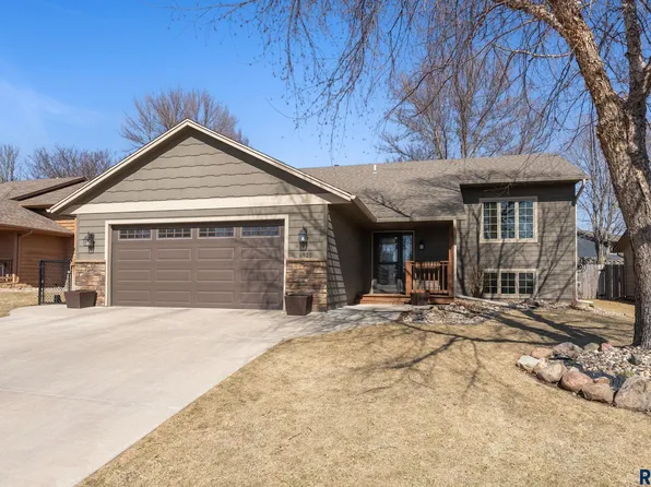 4920 E Fernwood Dr, Sioux Falls, SD 57110