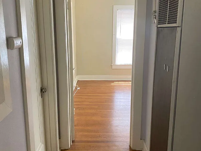 247 E Lullwood Ave #FRONT — Photo 10