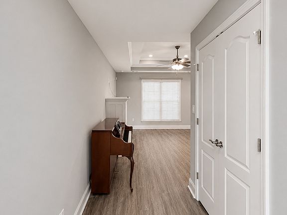 5th image of 308 Lamplight Dr