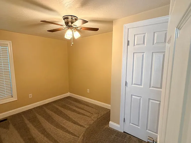 523 Jefferson St — Photo 16