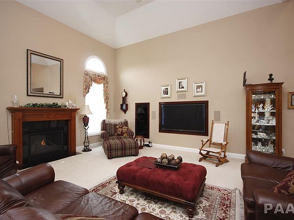 3rd image of 10502 N Dahlia Ct