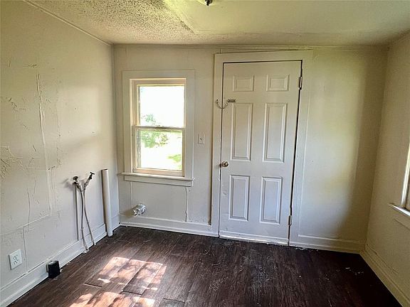 4th image of 3311 S Shartel Ave