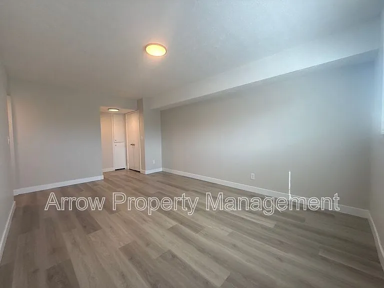 5703 S 14th St #7 — Photo 8