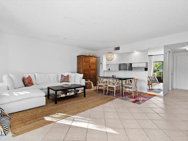 11863 Wimbledon Cir #446 — Photo 8