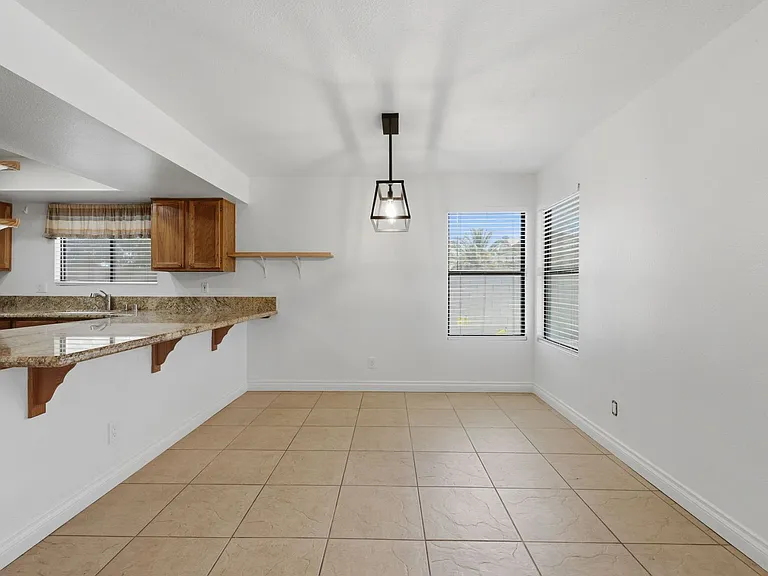 348 Faulkner Ct — Photo 12