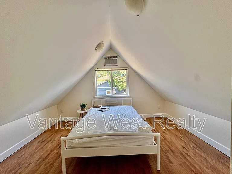578B Cadder Ave — Photo 12