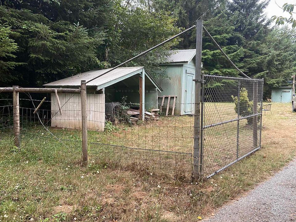 1st image of 135 Dell Ln