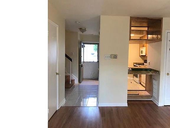 2nd image of 105 Teal Ct