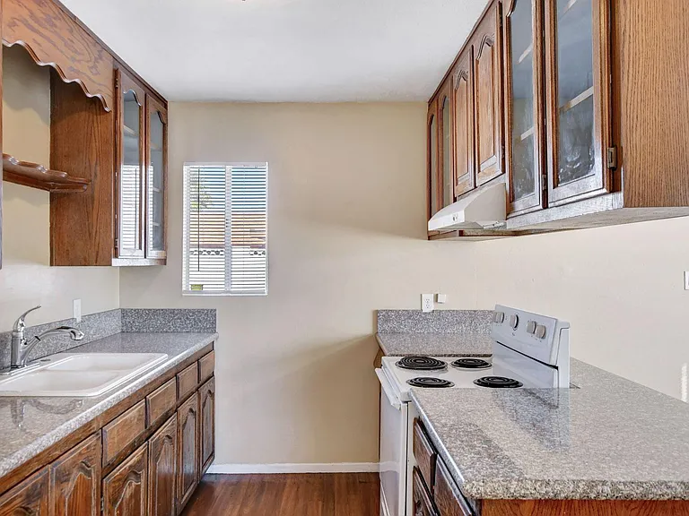 5250 Camden Ave — Photo 4