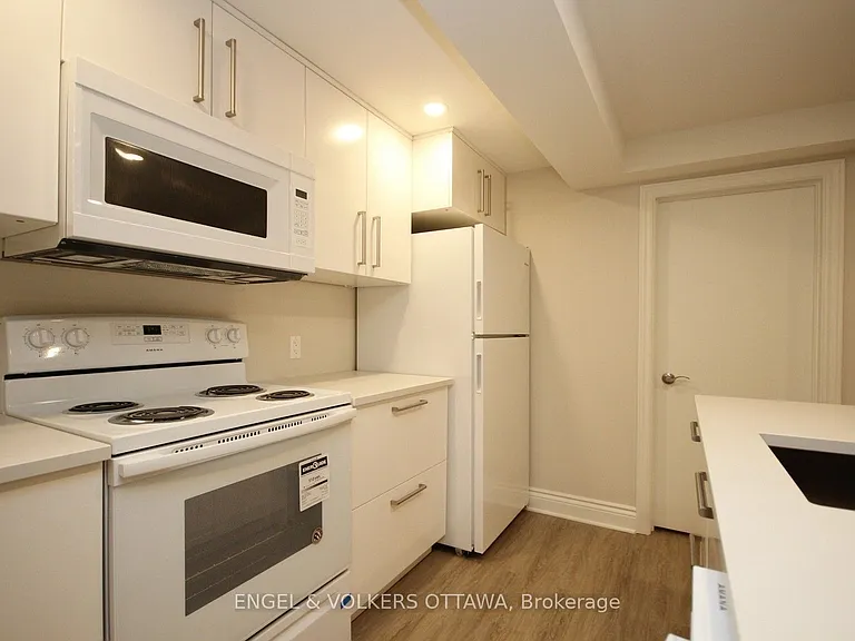 2073 Alton St #B — Photo 4