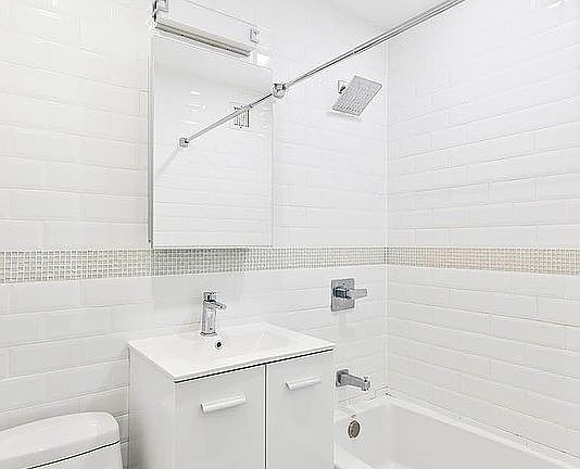 3rd image of 146 Bank St APT 2A