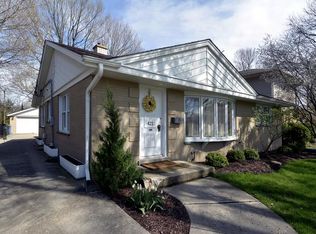 421 S Pine St, Mount Prospect, IL 60056